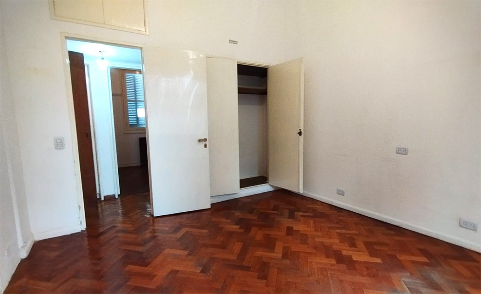 Excelente 3 ambientes con dependencia al contrafrente con vista a pulmon / Zona UADE